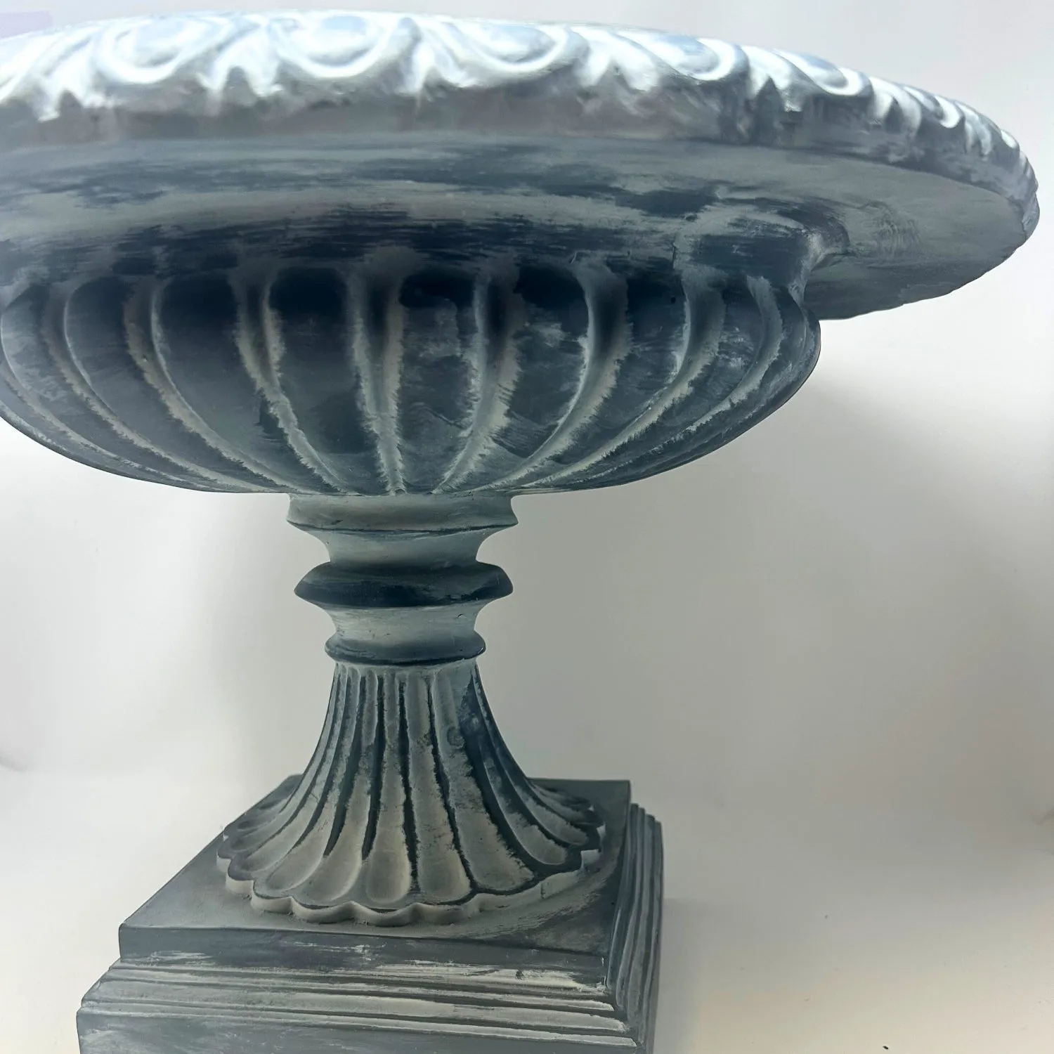 20'' x 20'' x 14.5'' Resin Urn | LC