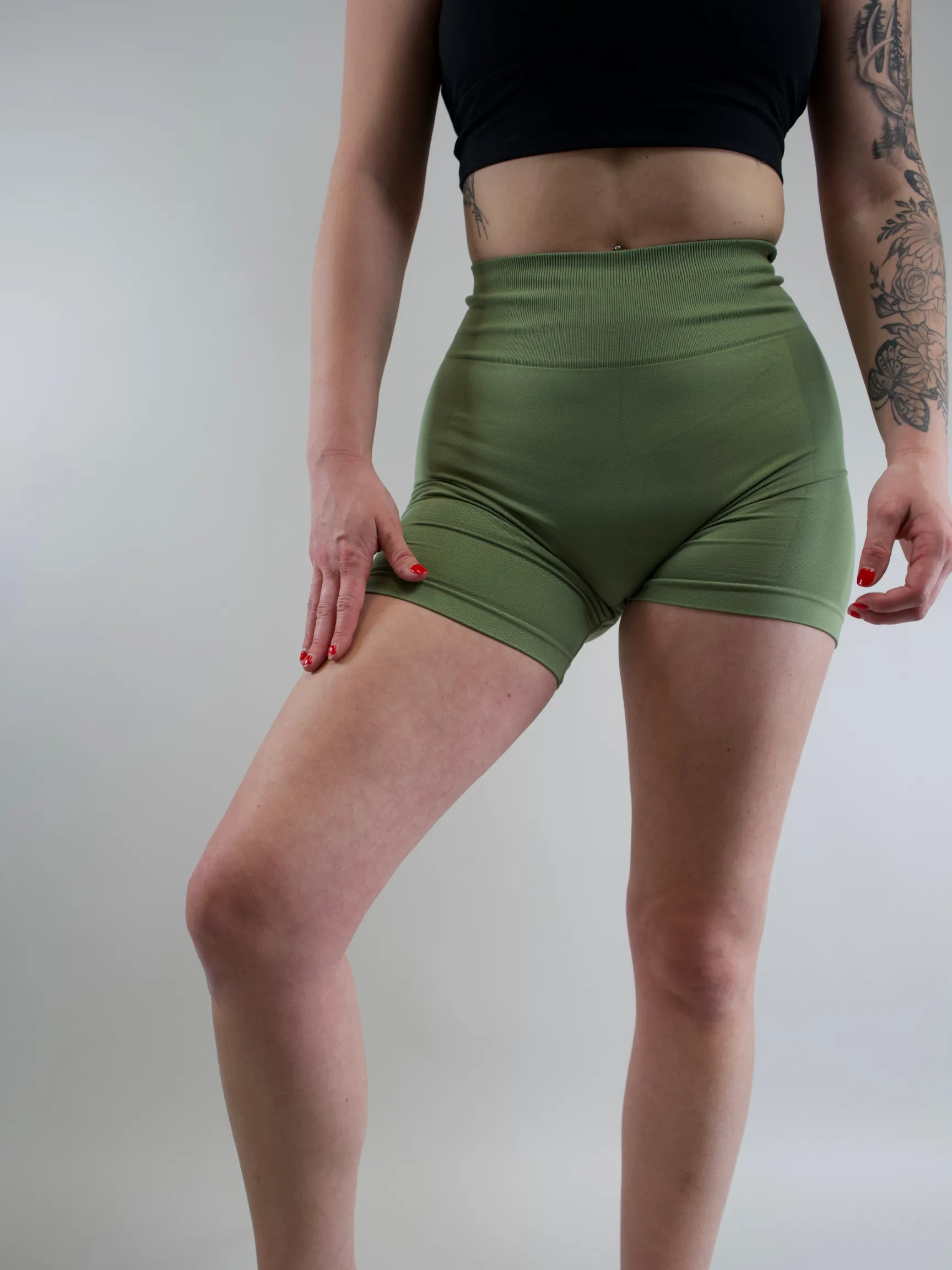 "STREIGNTH" SEAMLESS SCRUNCH SHORTS