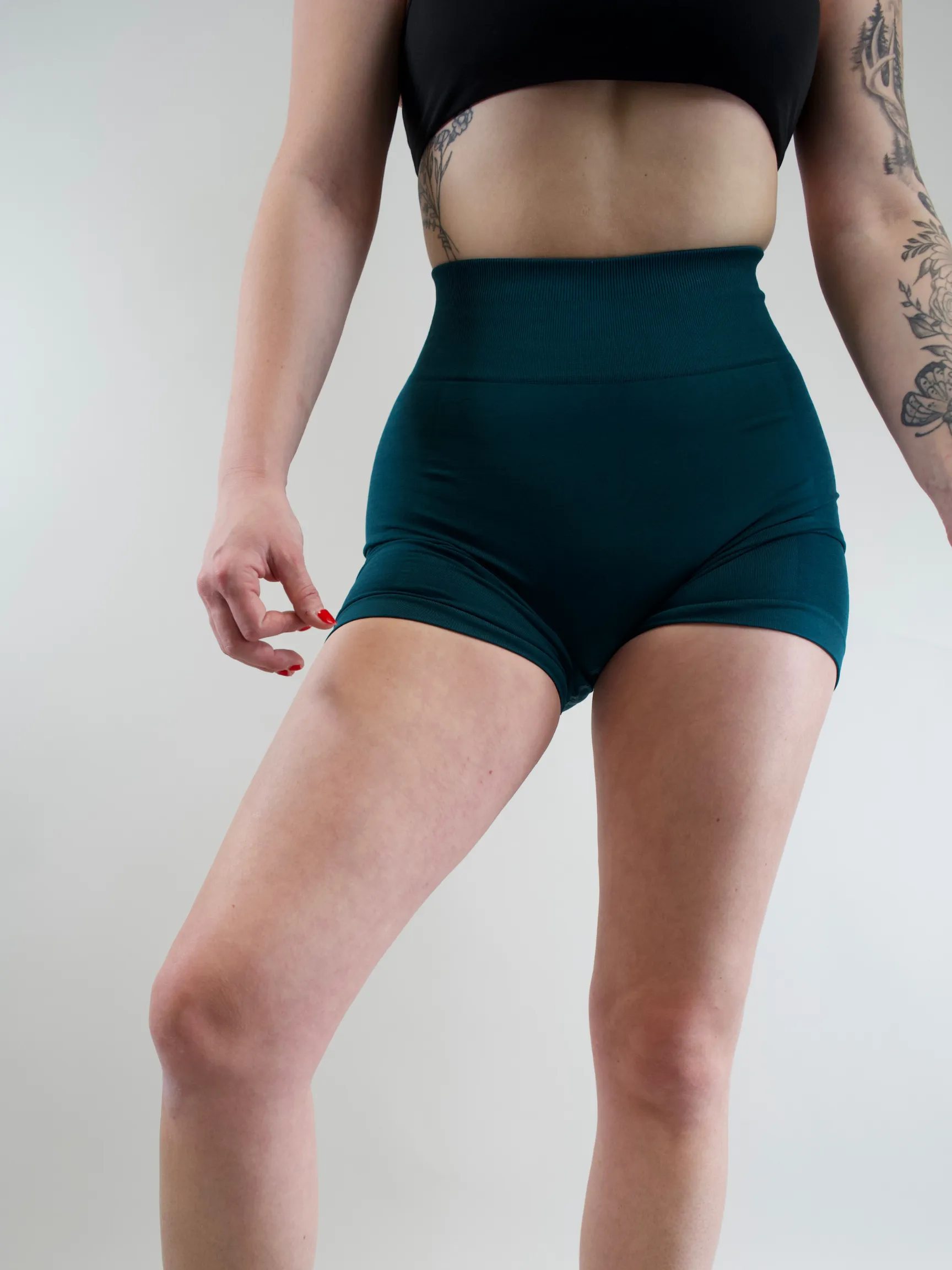 "STREIGNTH" SEAMLESS SCRUNCH SHORTS